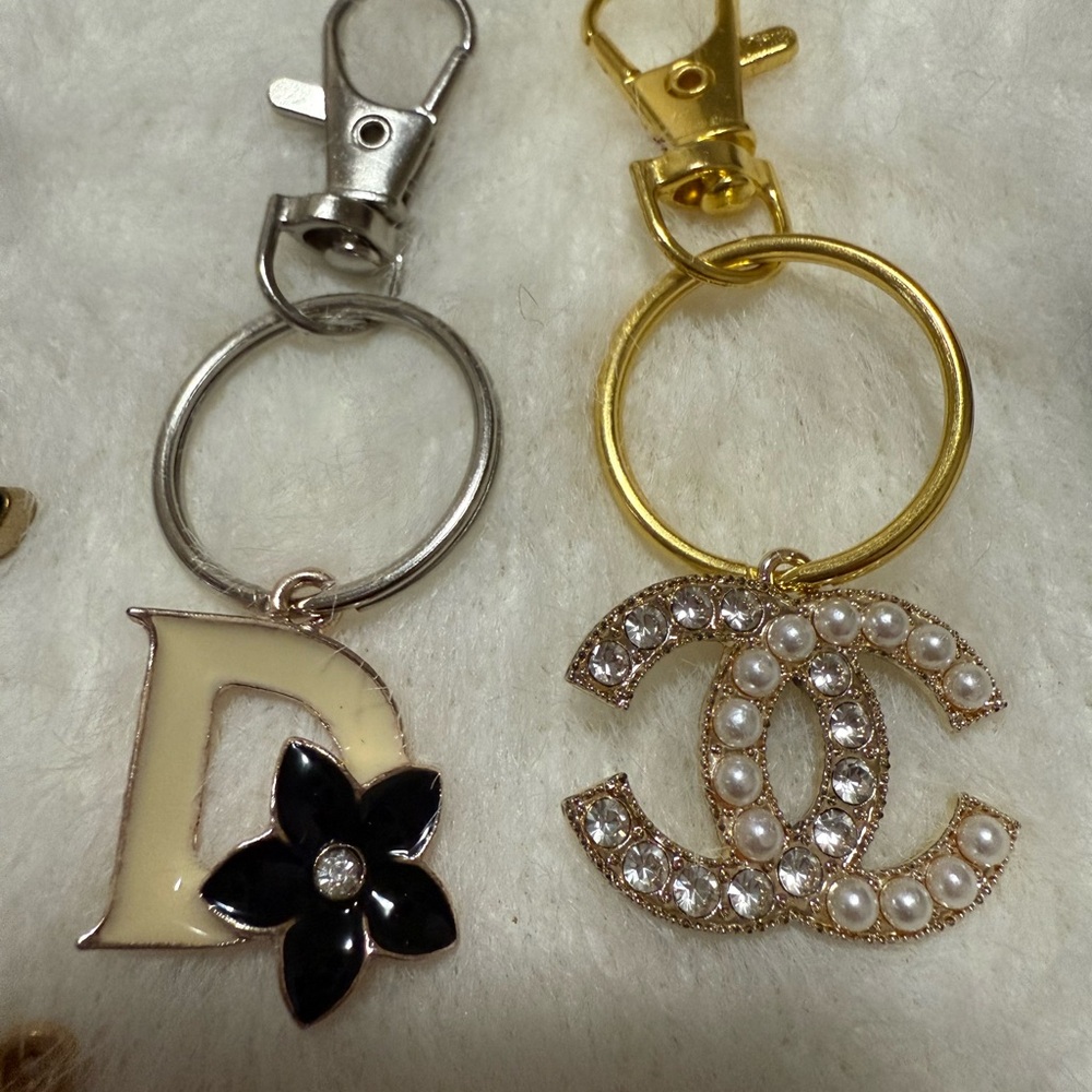 Luxurious Keychains + Mini-Charms  Set Fashion Jewelry- Gold and Silver 10 Items